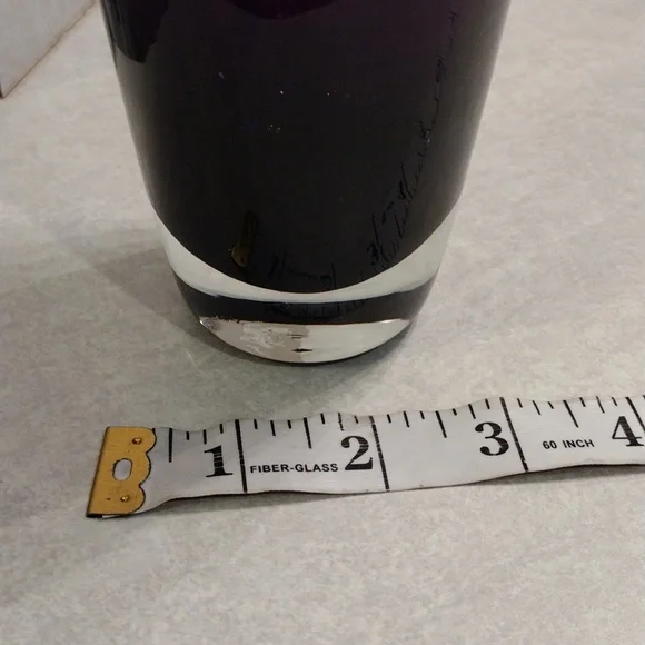 Beautiful purple bud vase. - Picture 5 of 7